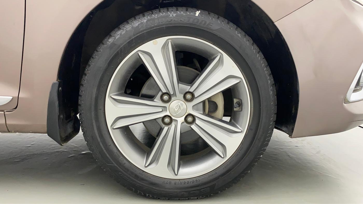 2018 Hyundai Verna 1.6 SX VTVT, Petrol, Manual, 25,995 km, Right Front Wheel
