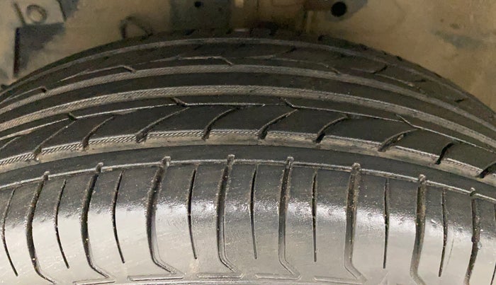 2013 Maruti Swift Dzire VXI, Petrol, Manual, 58,464 km, Left Front Tyre Tread