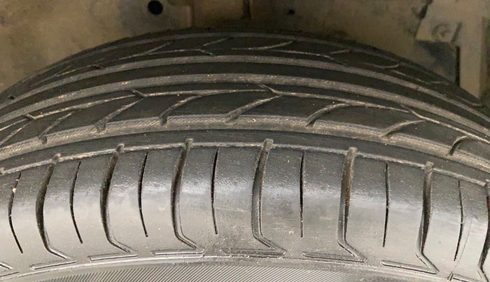 2013 Maruti Swift Dzire VXI, Petrol, Manual, 58,464 km, Right Front Tyre Tread