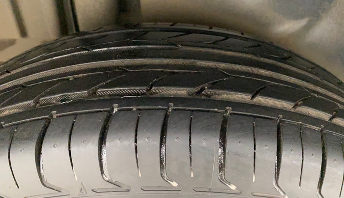 2013 Maruti Swift Dzire VXI, Petrol, Manual, 58,464 km, Right Rear Tyre Tread