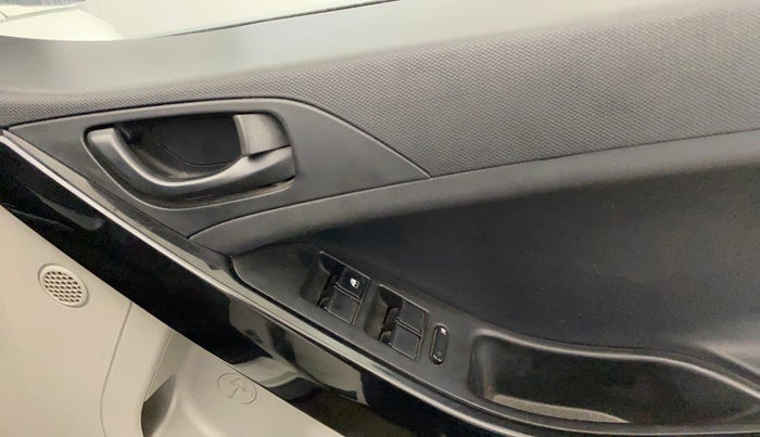 2018 Tata NEXON XM PETROL, Petrol, Manual, 67,123 km, Driver Side Door Panels Control