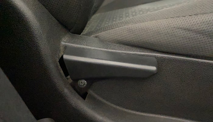 2018 Tata NEXON XM PETROL, Petrol, Manual, 67,123 km, Driver Side Adjustment Panel