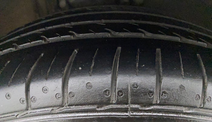 2021 Volkswagen Vento HIGHLINE PLUS 1.0 TSI AT, Petrol, Automatic, 18,837 km, Right Front Tyre Tread