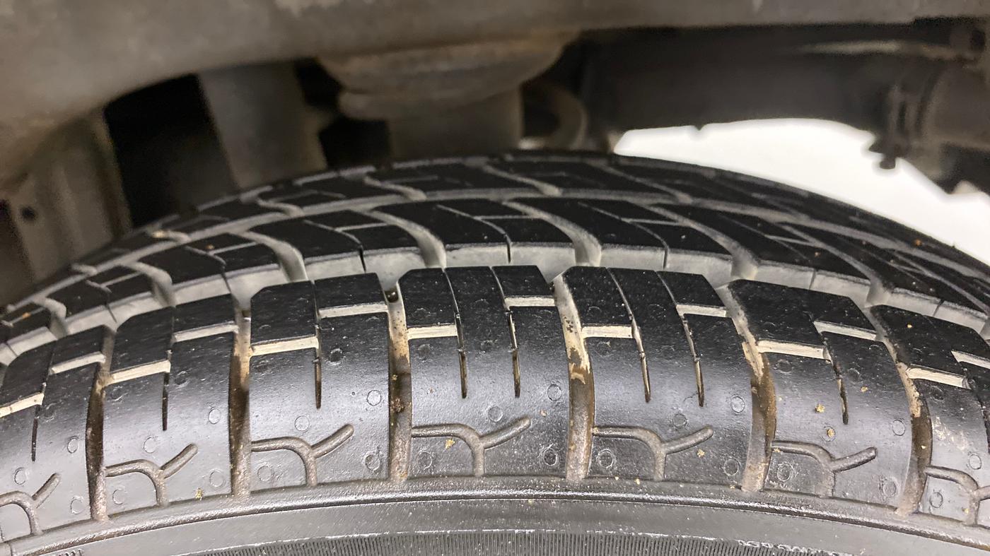 2011 Maruti Zen Estilo LXI, Petrol, Manual, 68,960 km, Left Rear Tyre Tread