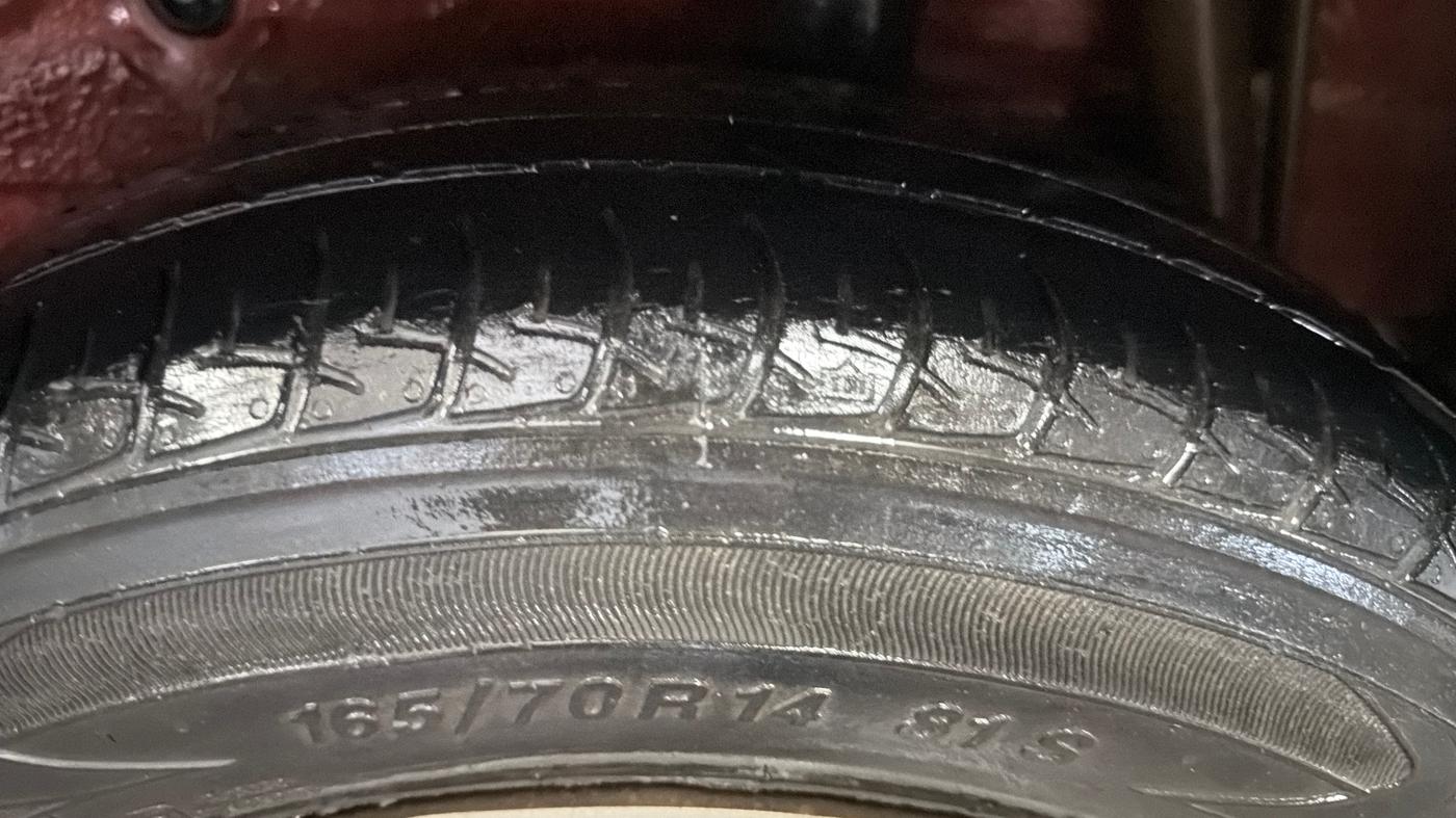 2014 Maruti Celerio VXI AMT, CNG, Automatic, 1,08,443 km, Left Rear Tyre Tread