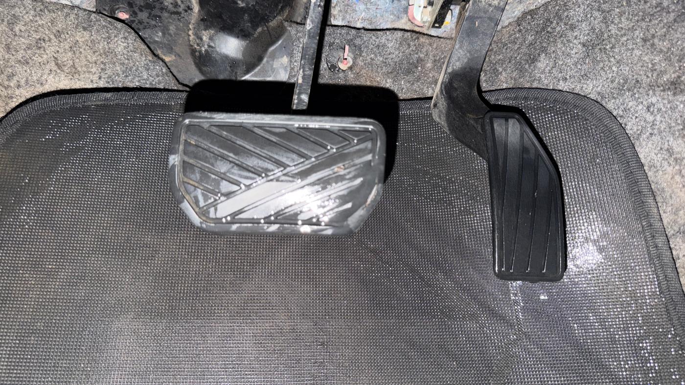2014 Maruti Celerio VXI AMT, CNG, Automatic, 1,08,443 km, Pedals