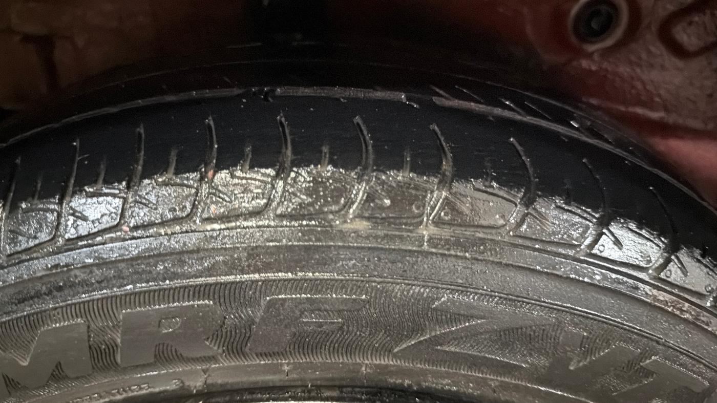 2014 Maruti Celerio VXI AMT, CNG, Automatic, 1,08,443 km, Right Rear Tyre Tread