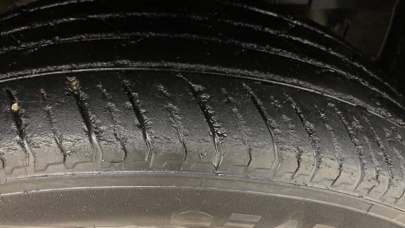 2021 Renault Kiger RXZ TURBO CVT DUAL TONE, Petrol, Automatic, 63,731 km, Right Front Tyre Tread