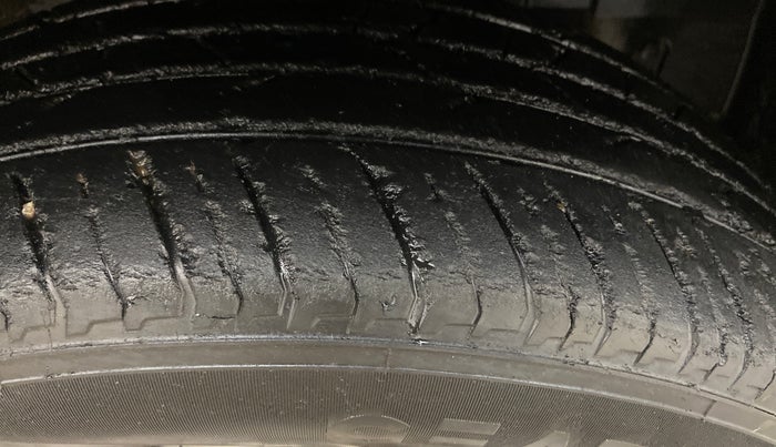 2021 Renault Kiger RXZ TURBO CVT DUAL TONE, Petrol, Automatic, 63,664 km, Right Front Tyre Tread