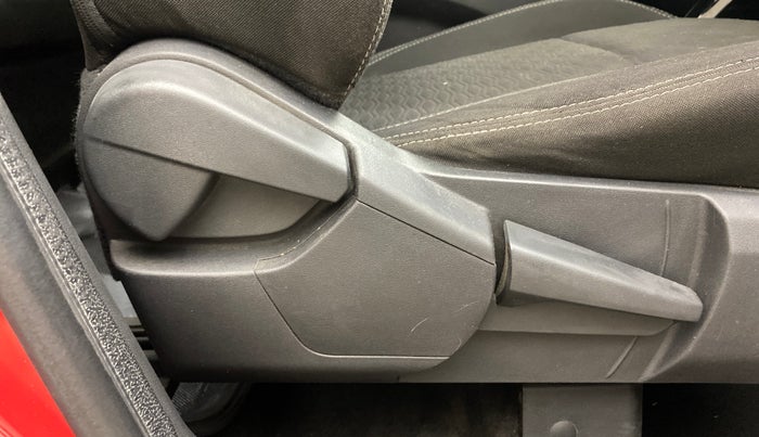 2021 Renault Kiger RXZ TURBO CVT DUAL TONE, Petrol, Automatic, 63,664 km, Driver Side Adjustment Panel