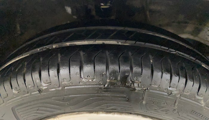 2016 Maruti Wagon R 1.0 VXI AMT, Petrol, Automatic, 75,342 km, Right Front Tyre Tread