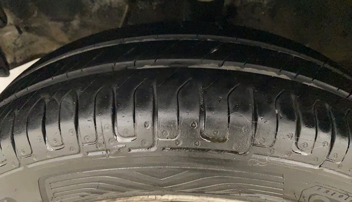 2016 Maruti Wagon R 1.0 VXI AMT, Petrol, Automatic, 75,342 km, Left Front Tyre Tread