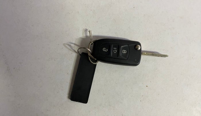 2022 Tata NEXON XM PETROL, Petrol, Manual, 10,355 km, Key Close Up