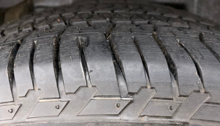 2013 Mahindra XUV500 W8 FWD, Diesel, Manual, 79,383 km, Right Rear Tyre Tread