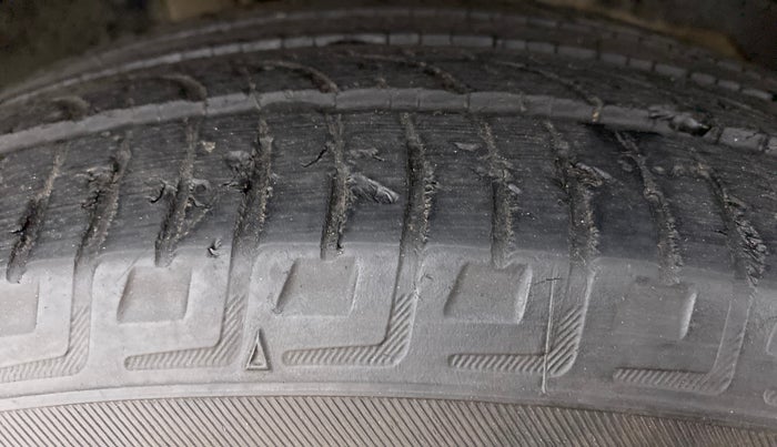 2013 Mahindra XUV500 W8 FWD, Diesel, Manual, 79,383 km, Right Front Tyre Tread