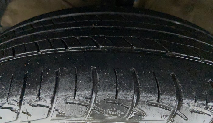 2016 Maruti Baleno DELTA PETROL 1.2, Petrol, Manual, 99,547 km, Left Front Tyre Tread
