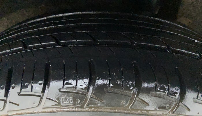 2016 Maruti Baleno DELTA PETROL 1.2, Petrol, Manual, 99,547 km, Left Rear Tyre Tread