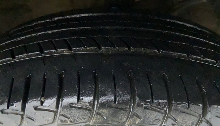 2016 Maruti Baleno DELTA PETROL 1.2, Petrol, Manual, 99,547 km, Right Front Tyre Tread
