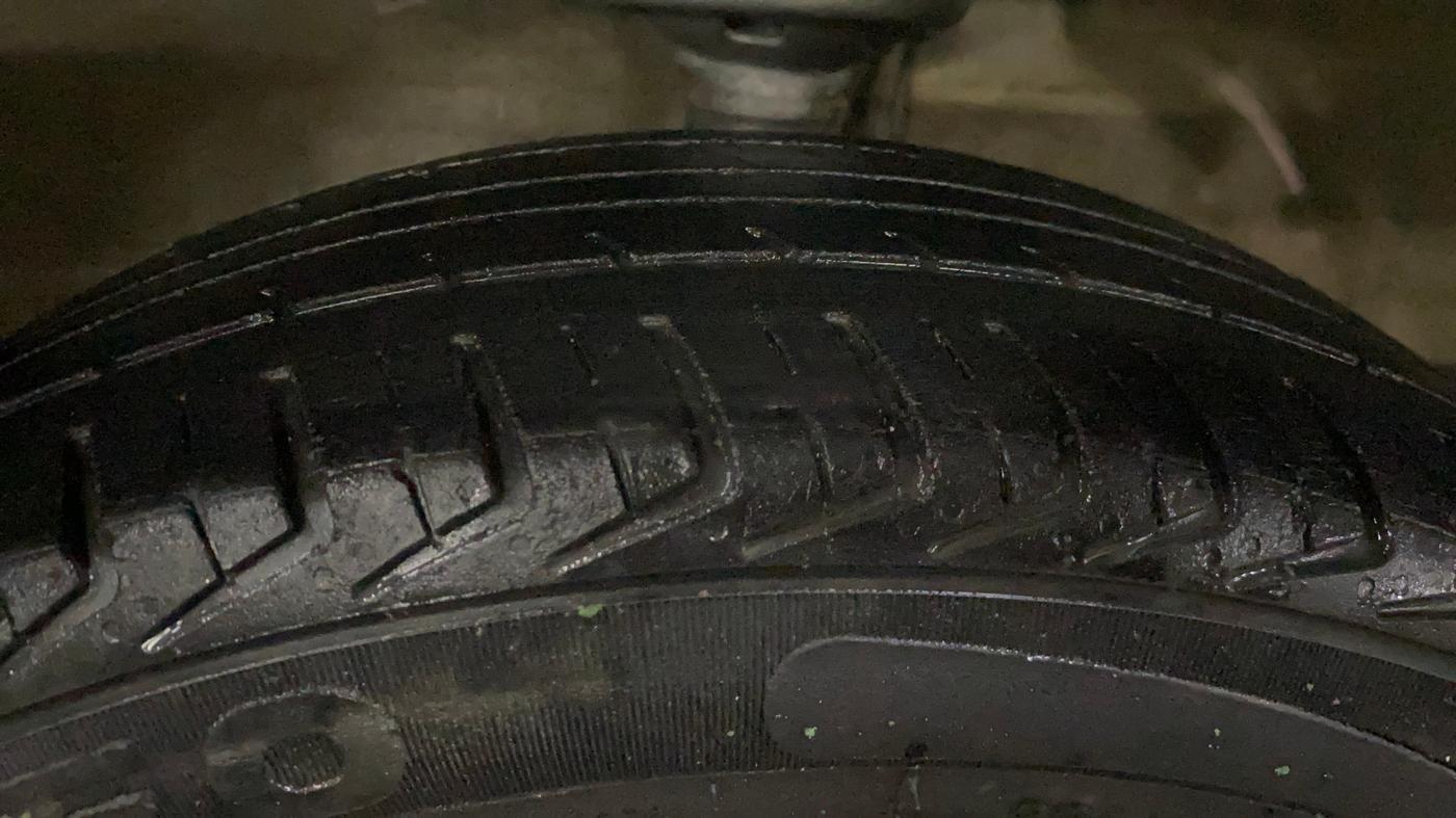 2015 Maruti Wagon R 1.0 VXI, Petrol, Manual, 75,076 km, Left Front Tyre Tread