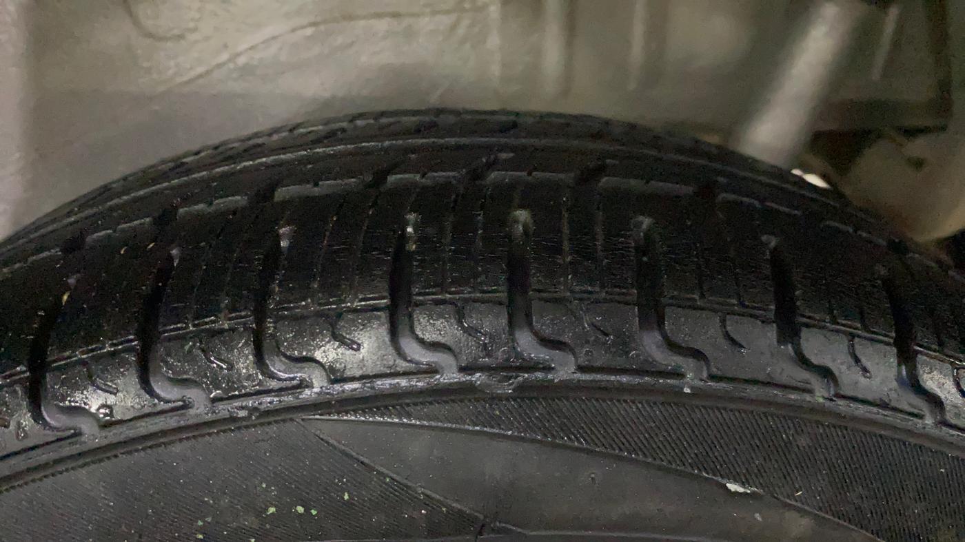 2015 Maruti Wagon R 1.0 VXI, Petrol, Manual, 75,076 km, Left Rear Tyre Tread