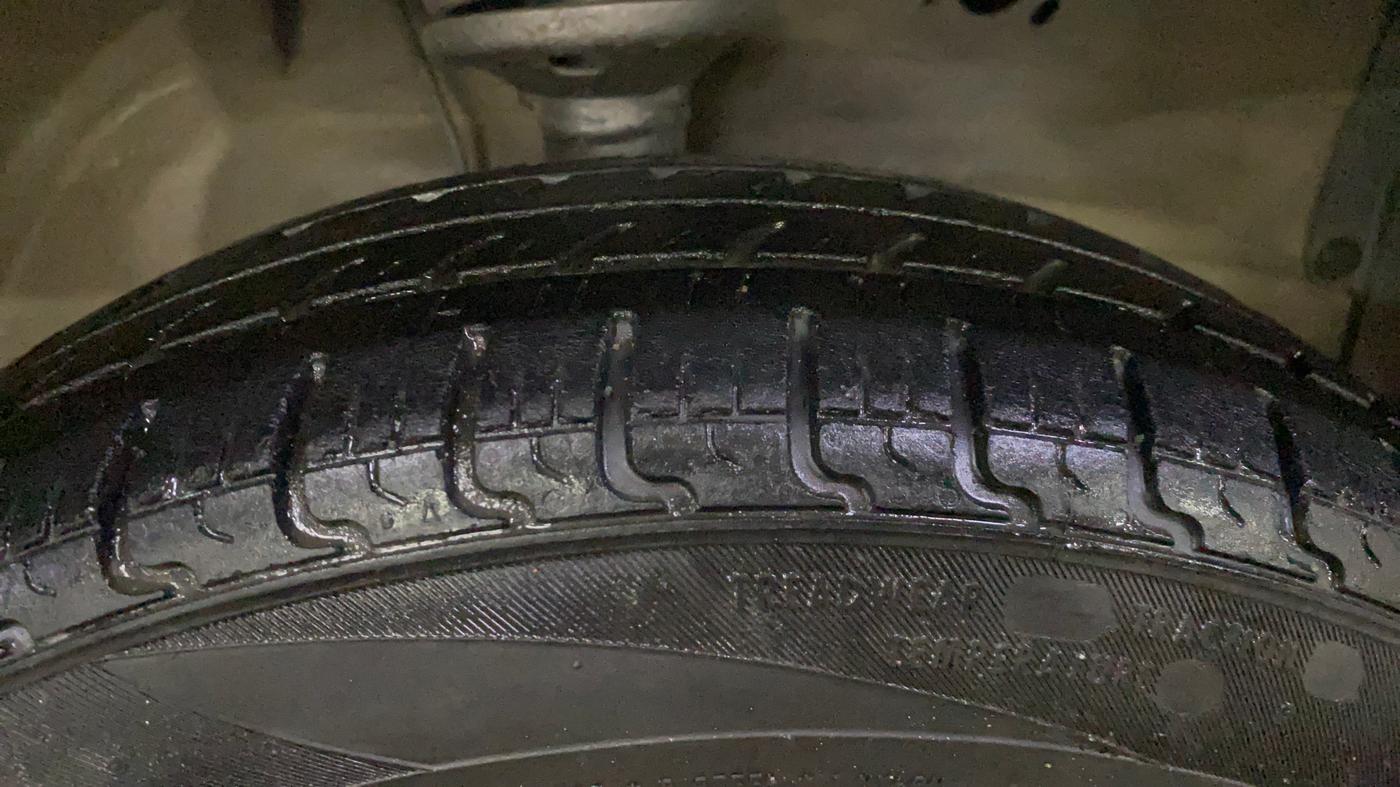 2015 Maruti Wagon R 1.0 VXI, Petrol, Manual, 75,076 km, Right Front Tyre Tread