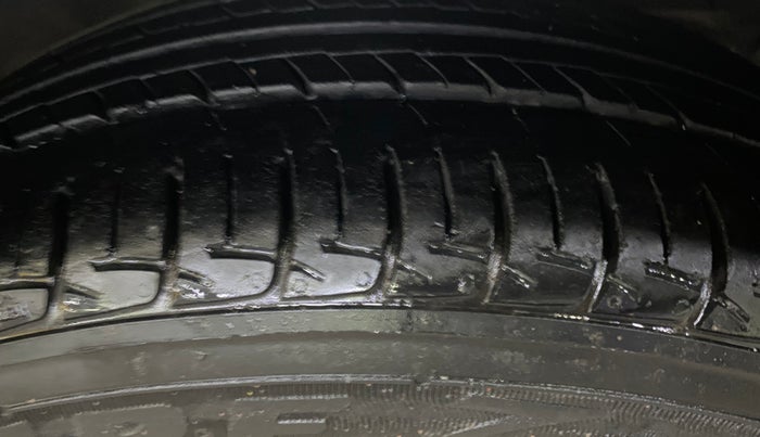 2019 Hyundai Grand i10 SPORTZ 1.2 KAPPA VTVT, Petrol, Manual, 1,00,189 km, Right Front Tyre Tread