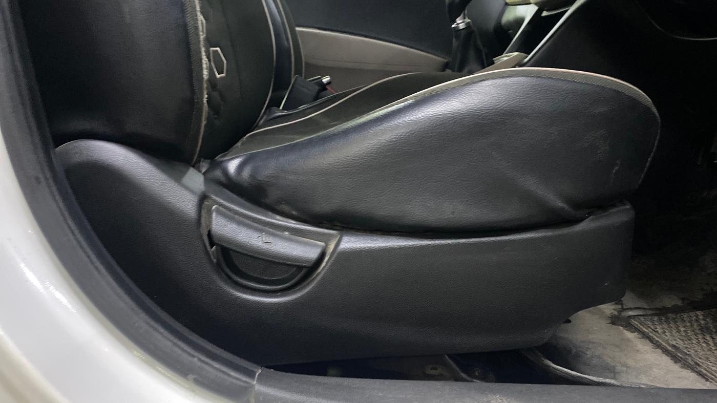 2019 Hyundai Grand i10 SPORTZ 1.2 KAPPA VTVT, Petrol, Manual, 1,00,189 km, Driver Side Adjustment Panel