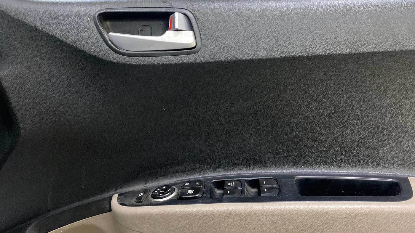 2019 Hyundai Grand i10 SPORTZ 1.2 KAPPA VTVT, Petrol, Manual, 1,00,189 km, Driver Side Door Panels Control