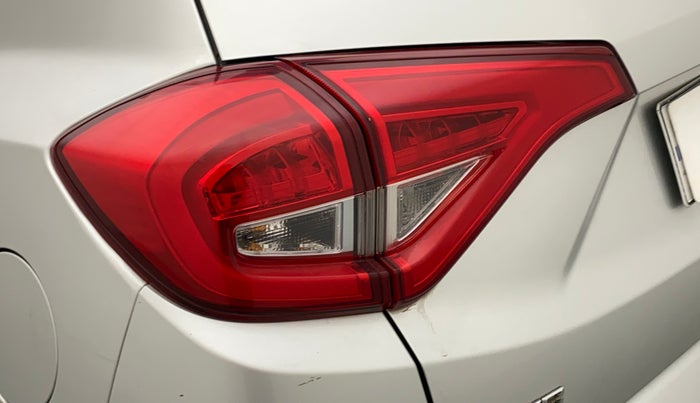 2019 Mahindra XUV300 W8 (O) 1.2 PETROL, Petrol, Manual, 75,927 km, Left tail light - Minor damage
