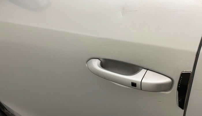 2019 Mahindra XUV300 W8 (O) 1.2 PETROL, Petrol, Manual, 75,927 km, Front passenger door - Slightly dented