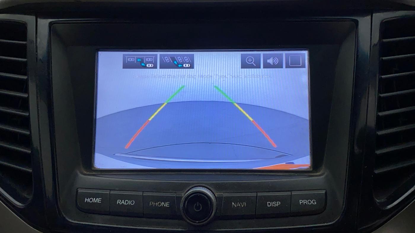 2019 Mahindra XUV300 W8 (O) 1.2 PETROL, Petrol, Manual, 75,927 km, Parking Camera
