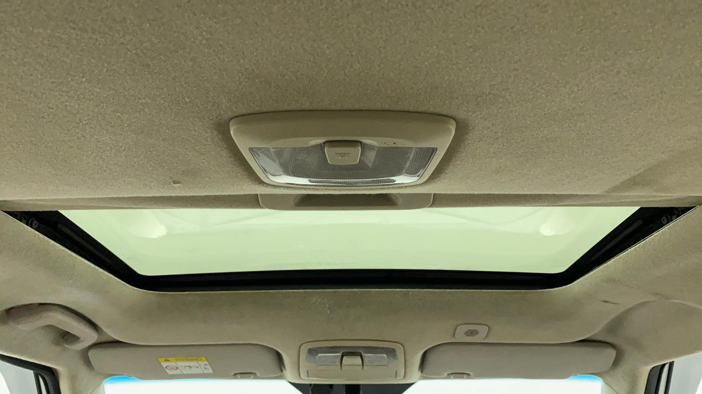 2019 Mahindra XUV300 W8 (O) 1.2 PETROL, Petrol, Manual, 75,927 km, Moonroof/ Sunroof