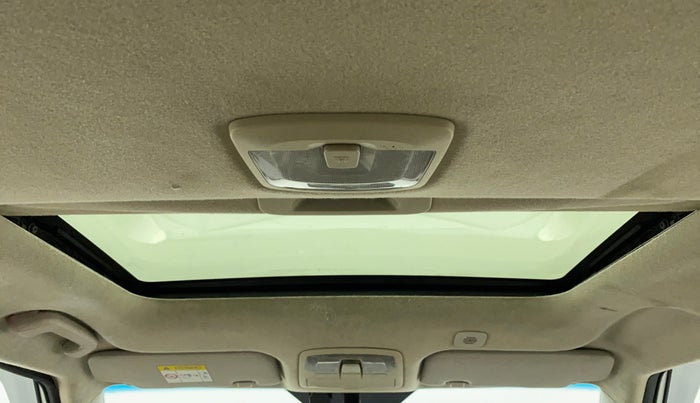 2019 Mahindra XUV300 W8 (O) 1.2 PETROL, Petrol, Manual, 75,927 km, Moonroof/ Sunroof