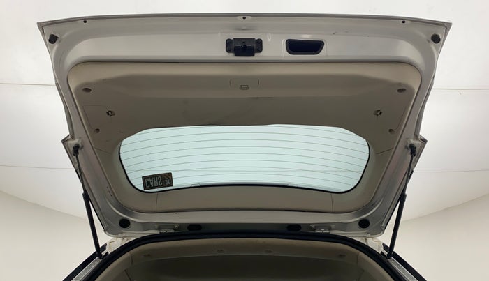 2019 Mahindra XUV300 W8 (O) 1.2 PETROL, Petrol, Manual, 75,927 km, Boot Door Open