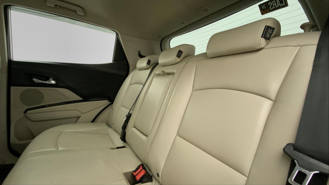 2019 Mahindra XUV300 W8 (O) 1.2 PETROL, Petrol, Manual, 75,927 km, Right Side Rear Door Cabin