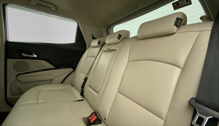 2019 Mahindra XUV300 W8 (O) 1.2 PETROL, Petrol, Manual, 75,927 km, Right Side Rear Door Cabin