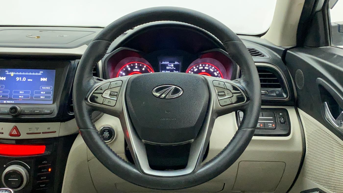2019 Mahindra XUV300 W8 (O) 1.2 PETROL, Petrol, Manual, 75,927 km, Steering Wheel Close Up