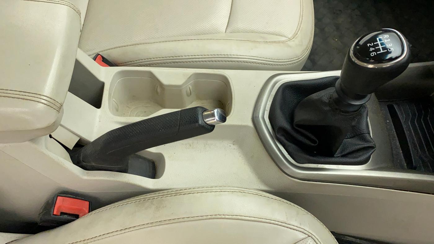 2019 Mahindra XUV300 W8 (O) 1.2 PETROL, Petrol, Manual, 75,927 km, Gear Lever