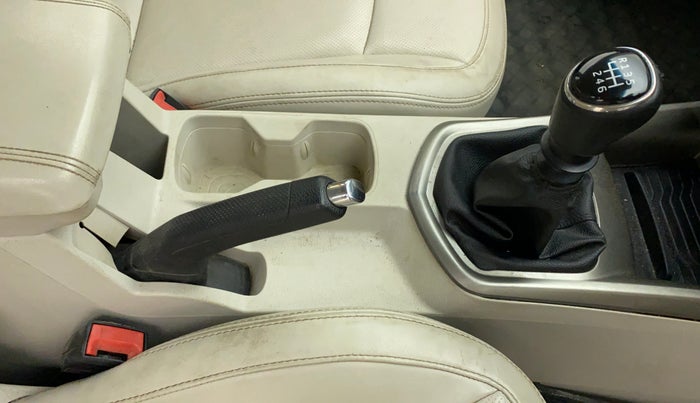2019 Mahindra XUV300 W8 (O) 1.2 PETROL, Petrol, Manual, 75,927 km, Gear Lever