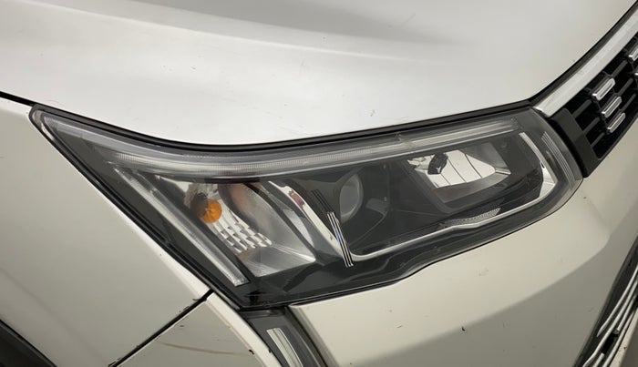 2019 Mahindra XUV300 W8 (O) 1.2 PETROL, Petrol, Manual, 75,927 km, Right headlight - Minor scratches