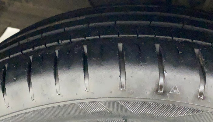2019 Maruti Baleno ZETA CVT PETROL 1.2, Petrol, Automatic, 39,982 km, Left Front Tyre Tread