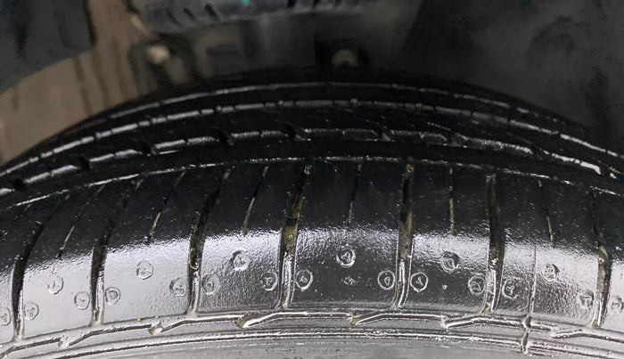 2020 Volkswagen Polo HIGHLINE PLUS 1.0, Petrol, Manual, 29,131 km, Right Front Tyre Tread