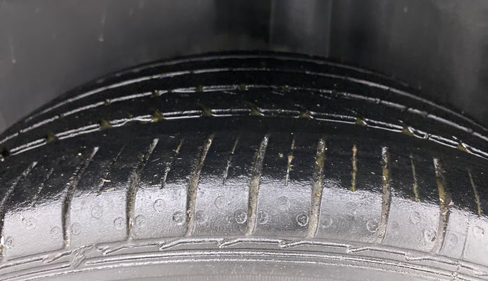 2020 Volkswagen Polo HIGHLINE PLUS 1.0, Petrol, Manual, 29,131 km, Left Rear Tyre Tread