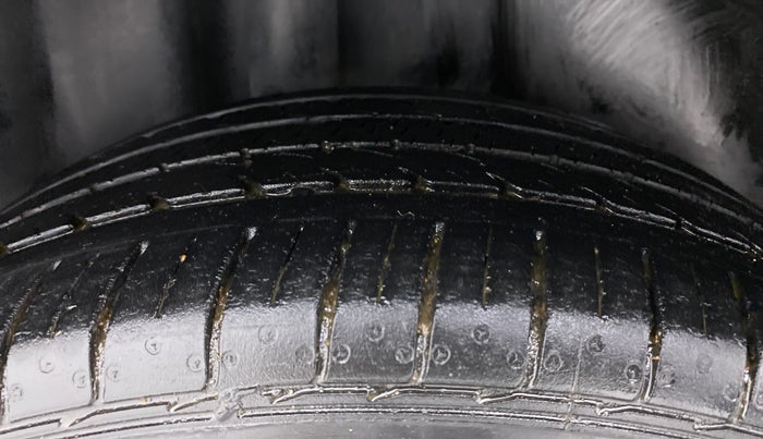 2020 Volkswagen Polo HIGHLINE PLUS 1.0, Petrol, Manual, 29,131 km, Right Rear Tyre Tread