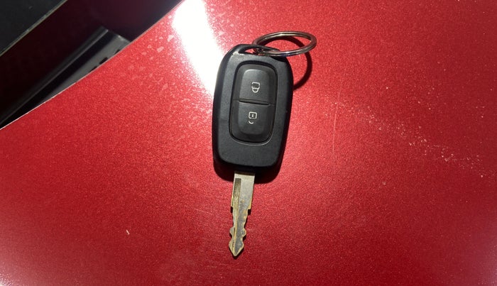 2017 Renault Kwid RXT 1.0 AMT (O), Petrol, Automatic, 79,156 km, Key Close Up