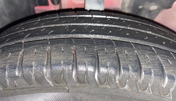 2017 Renault Kwid RXT 1.0 AMT (O), Petrol, Automatic, 79,156 km, Left Front Tyre Tread