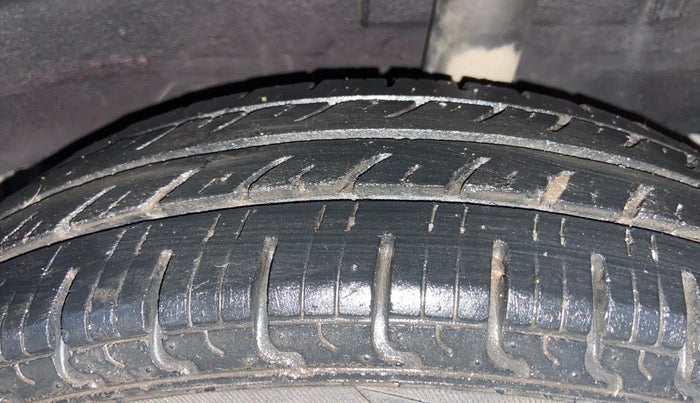 2017 Renault Kwid RXT 1.0 AMT (O), Petrol, Automatic, 79,156 km, Left Rear Tyre Tread