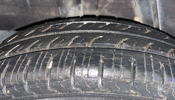 2017 Renault Kwid RXT 1.0 AMT (O), Petrol, Automatic, 79,156 km, Right Rear Tyre Tread