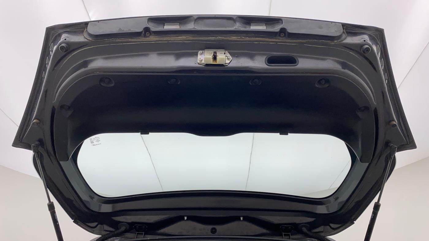 2015 Maruti Swift VXI, Petrol, Manual, 68,742 km, Boot Door Open