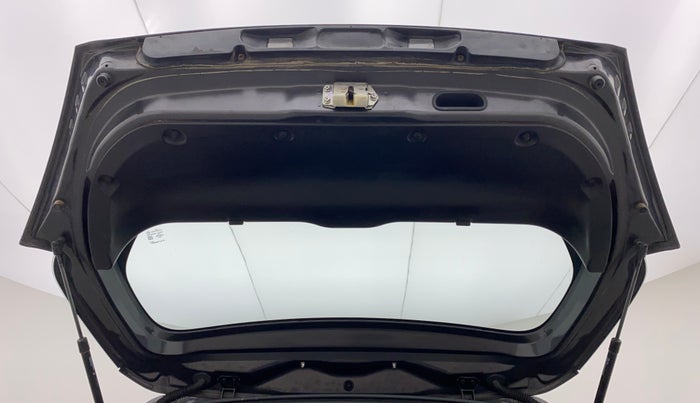 2015 Maruti Swift VXI, Petrol, Manual, 68,742 km, Boot Door Open